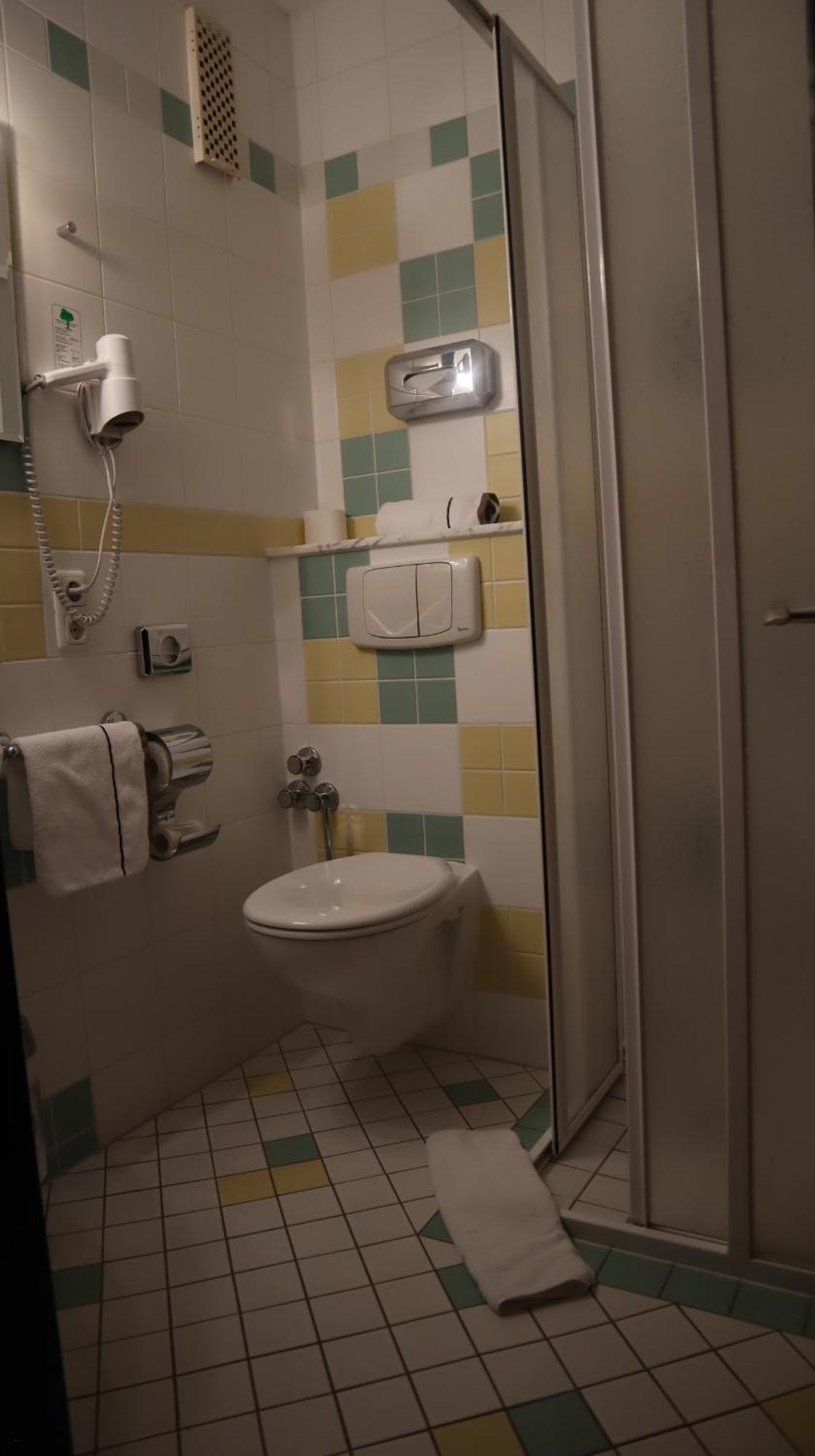 Hotel Gasthaus Zur Linde Seevetal Exteriör bild