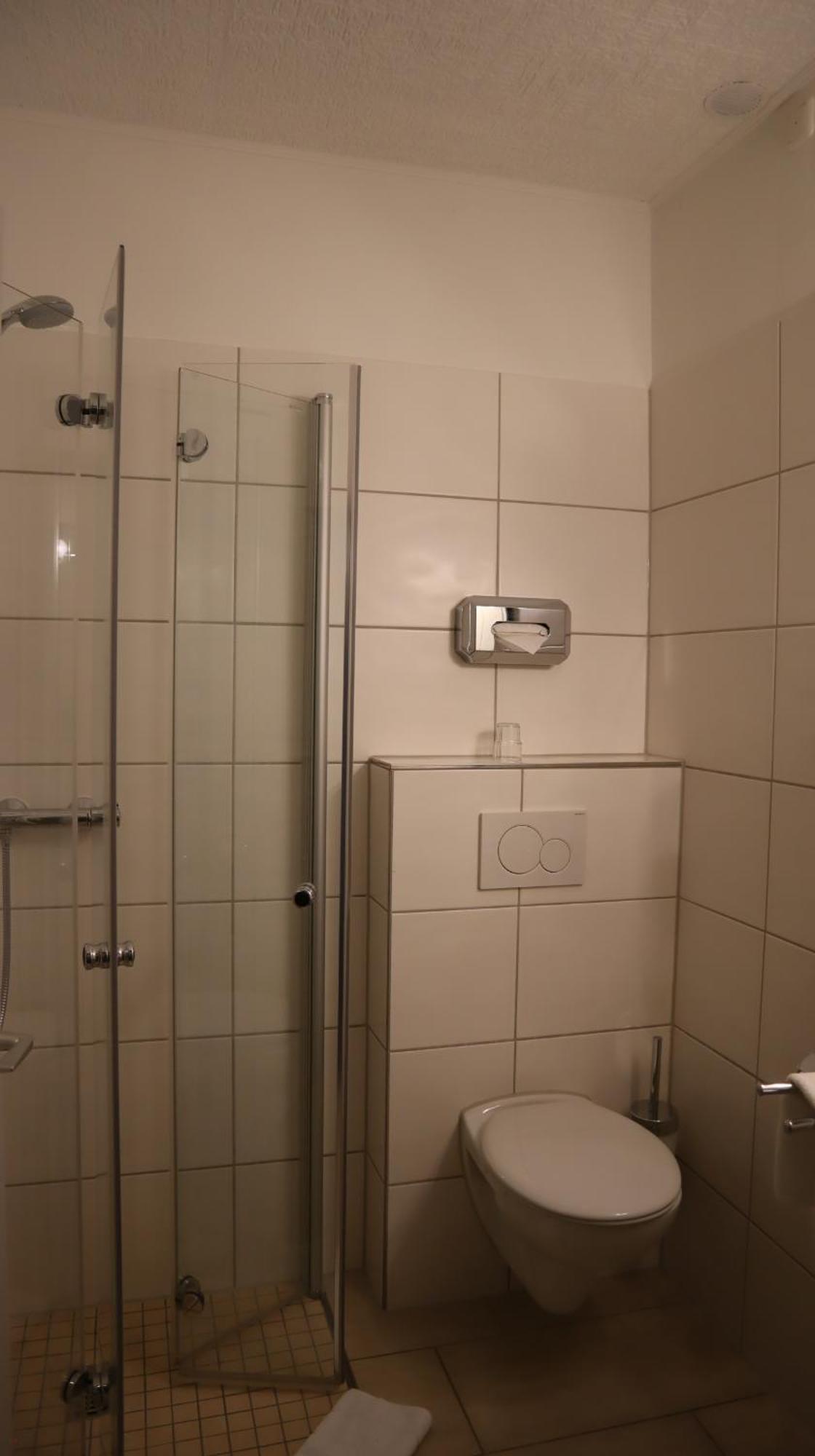 Hotel Gasthaus Zur Linde Seevetal Exteriör bild
