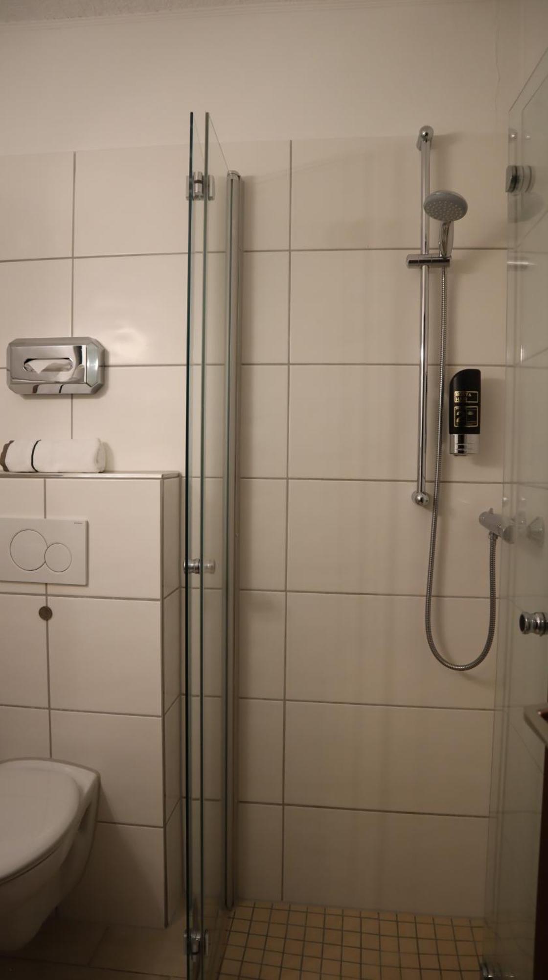 Hotel Gasthaus Zur Linde Seevetal Exteriör bild