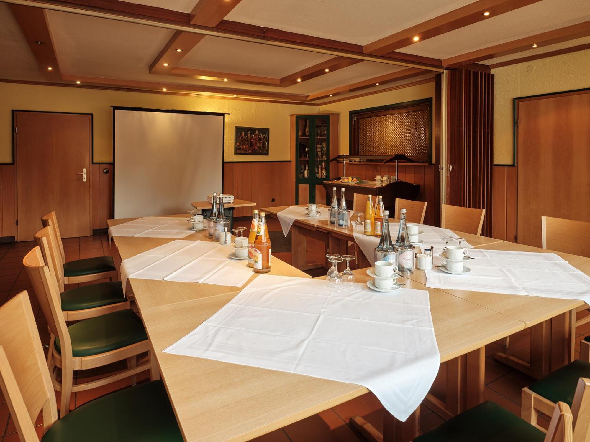 Hotel Gasthaus Zur Linde Seevetal Exteriör bild